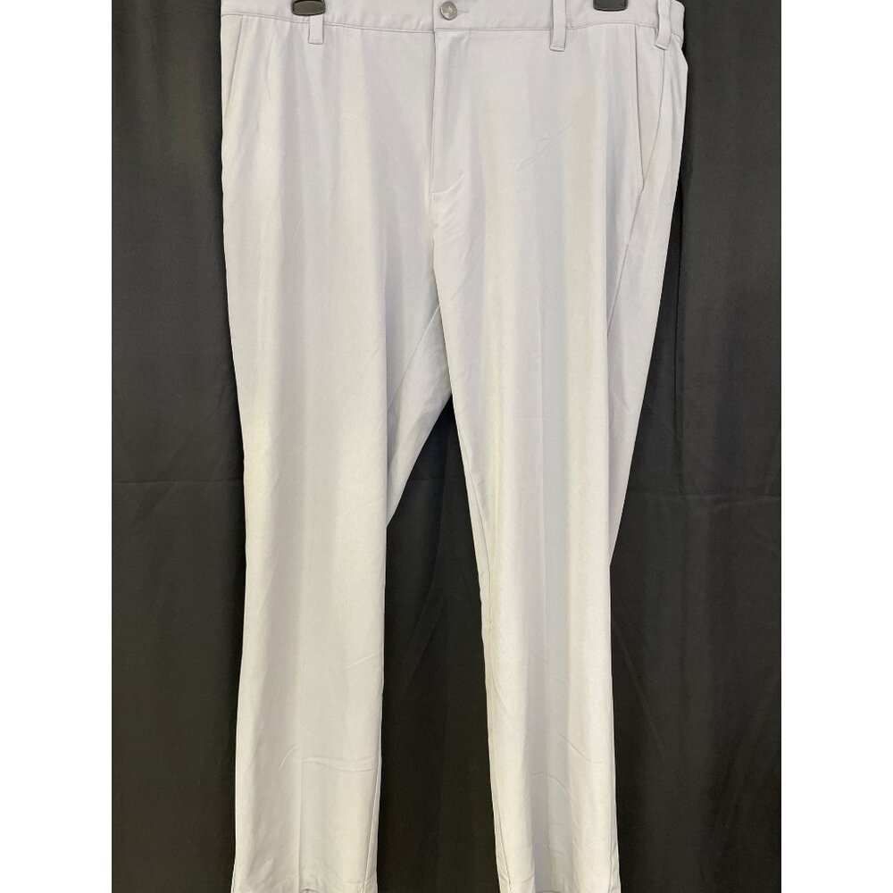 Adidas Men's Gray Golf Pants/ Flat front/Casual Size 38x32 SKU 4950